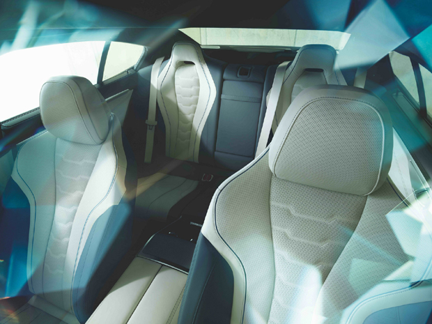 创新驭见未来梦想即刻启程5年超长*款贷**期限利率低至4.88%全新BMW8系“焕新”而来