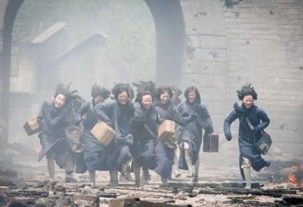 惨遭群体*力暴**的“贞洁”*女妓**,用善良与牺牲反照人性薄凉