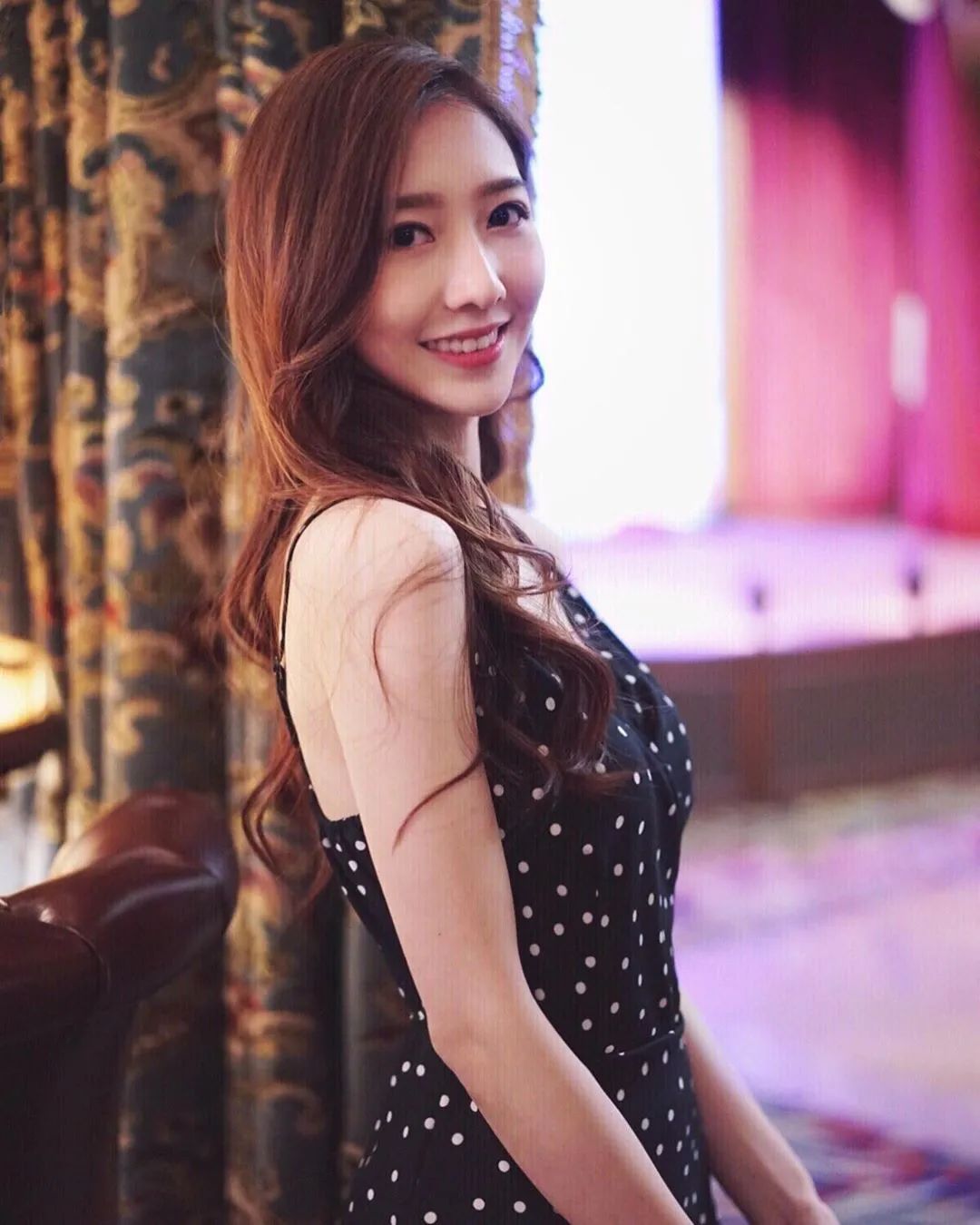 何依婷处女剧弹起，164唔够90斤！同届雷庄儿宜家做紧咩呢？