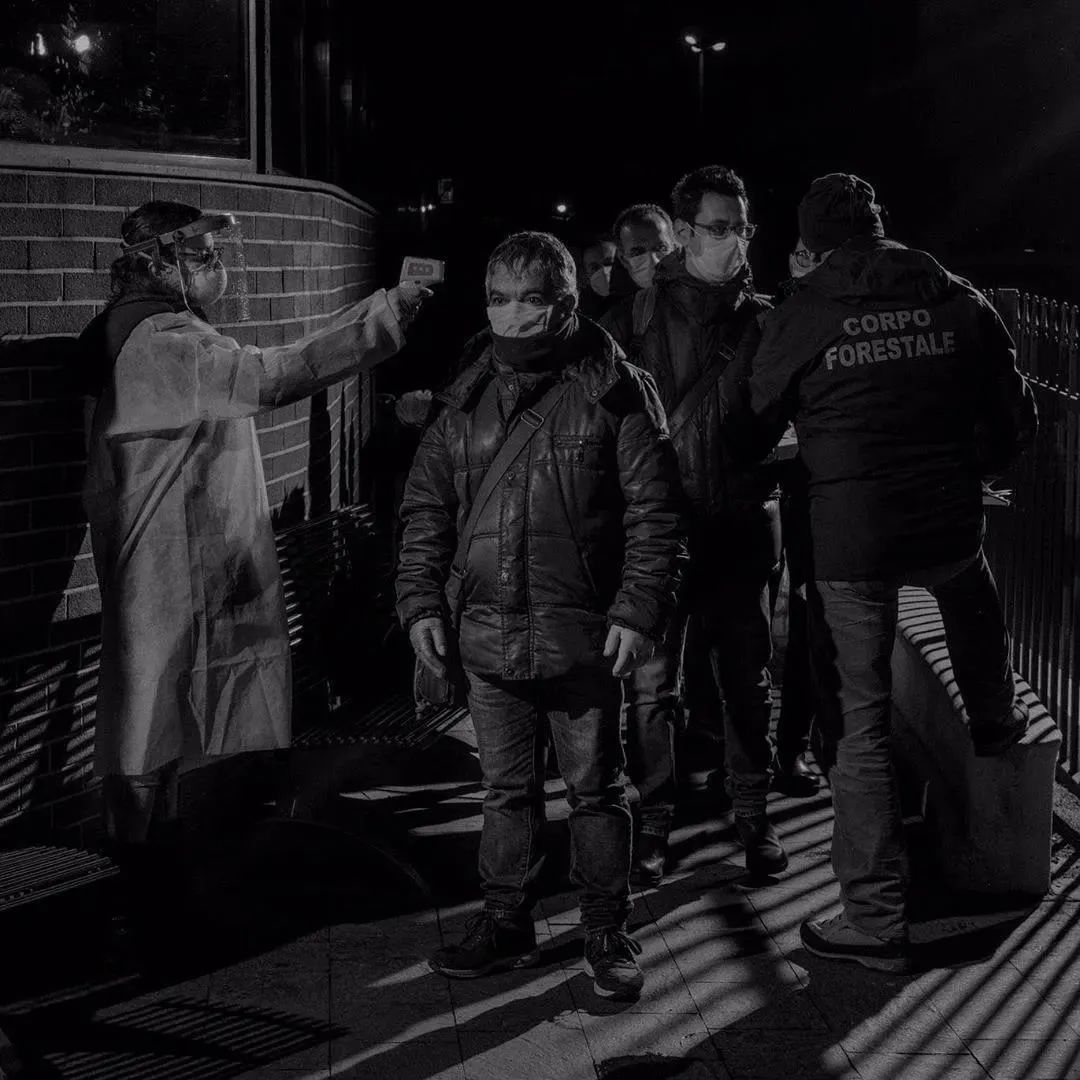 疫情画册排版设计图片,疫情书籍封面设计怎么做