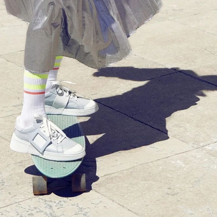 配饰狂|杨幂的终极时髦秘籍，10块钱帮你给腿整容