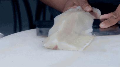 女子体内活虫蠕动只因爱吃这道菜,女子体内取出活虫只因爱吃这样菜