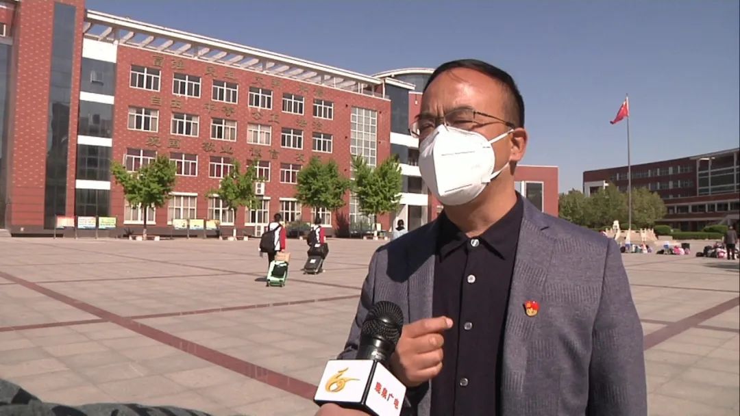 现场直击开学第一天！春风十里，不如学校有你~