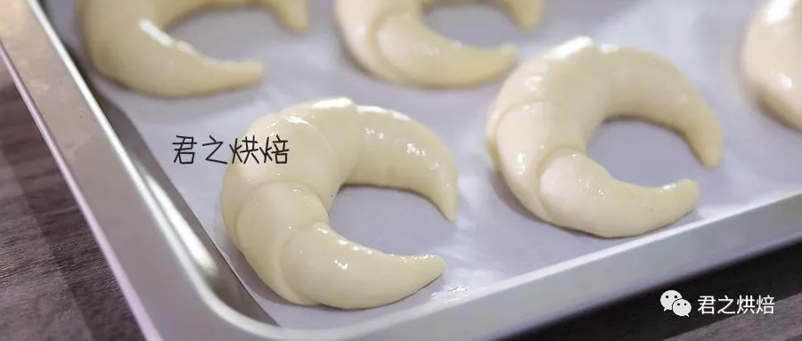 牛角面包怎么卷才好看,牛舌状面包怎么卷