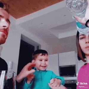 “你和异性发生过最尴尬的事!笑得我差点当场去世了…”哈哈哈哈哈哈哈哈哈