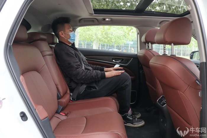 本田冠道空间,本田冠道和长安uni-k后排空间