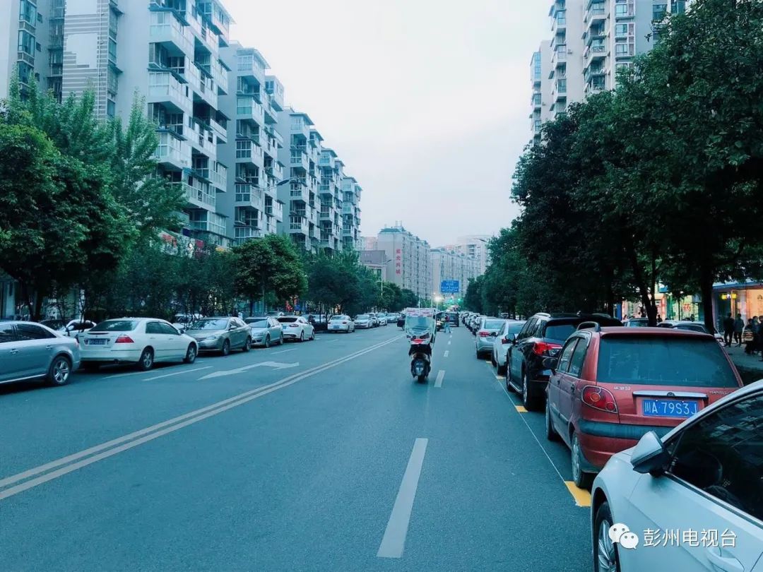 牡丹区小区免费停车,牡丹新城南区门口停车场