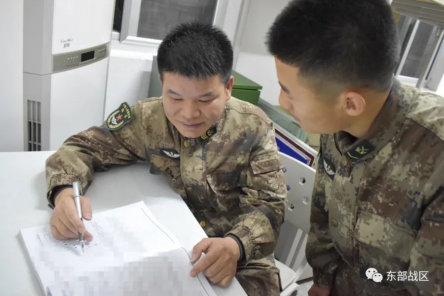 尖兵｜从农村娃到直升机“航电大拿”，“兵王”经历了什么？