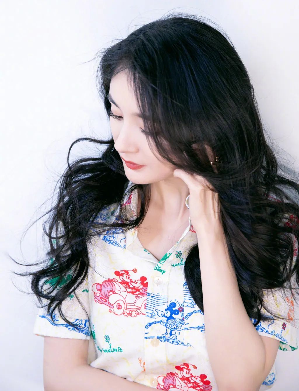 杨幂首次直播喜提五个热搜,杨幂新闻最新消息视频直播