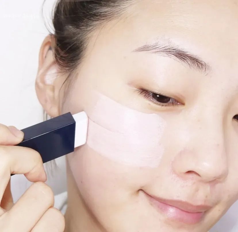 拒绝油腻毛孔粗大,水光肌粉底韩国女星