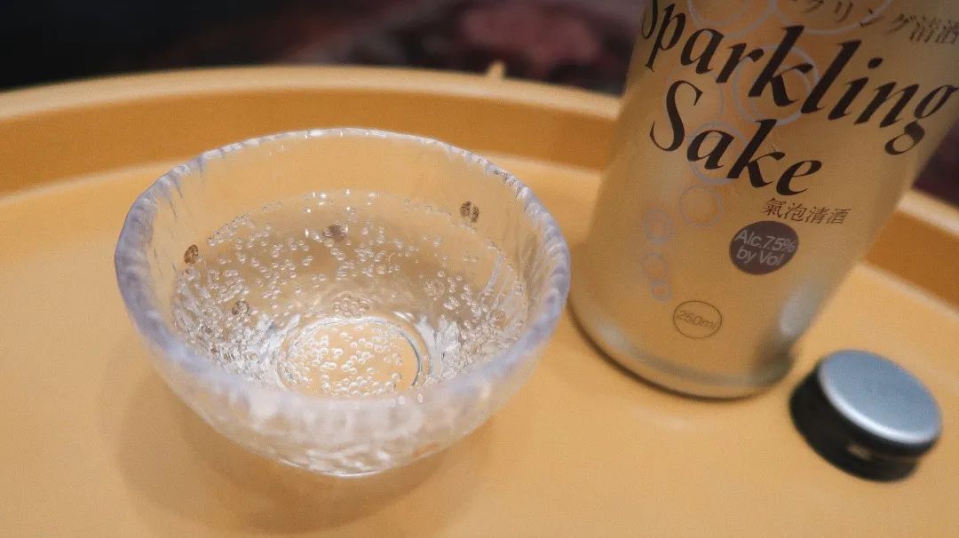 玻璃瓶水瓶1500ml空瓶,朝三暮四大水瓶图片