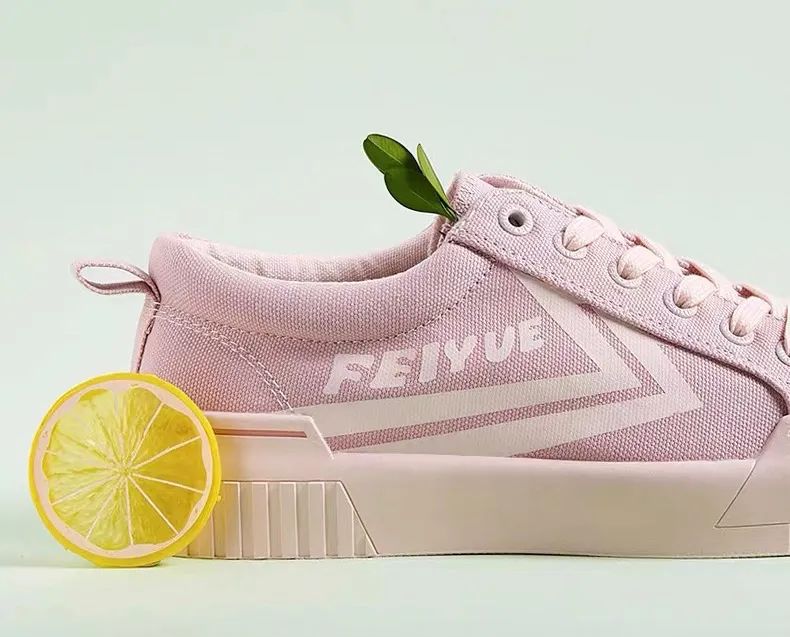 刘亦菲今年流行什么颜色,刘亦菲杨幂穿基本款照样美翻你