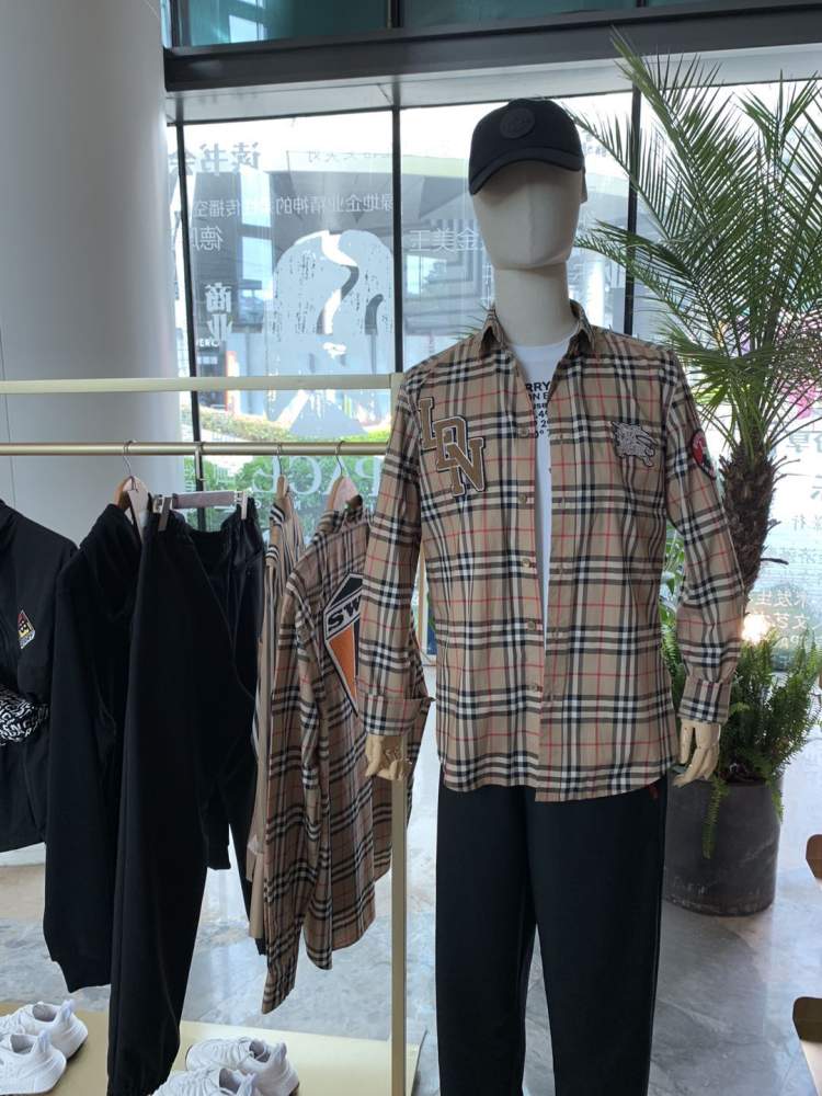 巴宝莉跟芬迪包哪个的性价比高,巴宝莉最值得买的便宜包