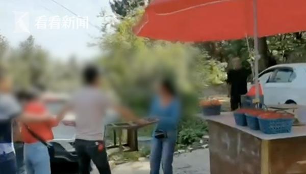 “有毒”！摘樱桃发现每颗都有虫顾客拍视频被扇巴掌