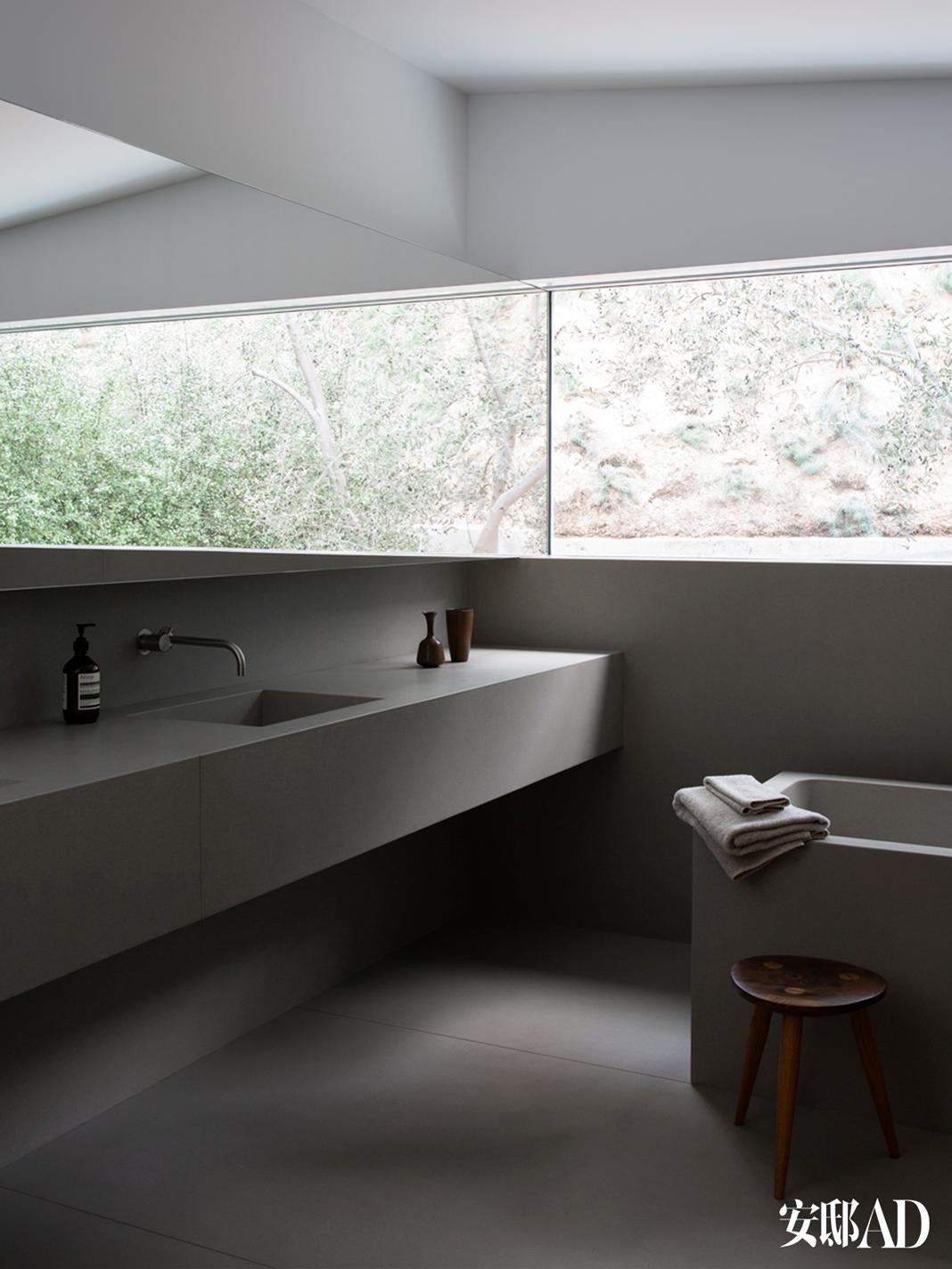 硬汉杰森斯坦森男扮女装,硬汉系列杰森斯坦森保卫家园