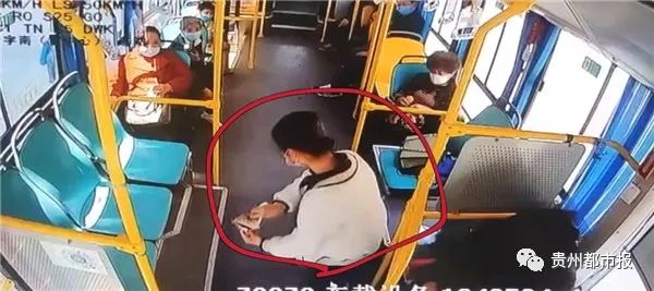 被这个常见物品刺了一下，女子住院1个月动了四次手术…