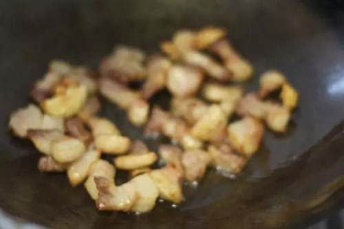 豆瓣酱豆干的做法,肉丁豆干炒酱家常做法