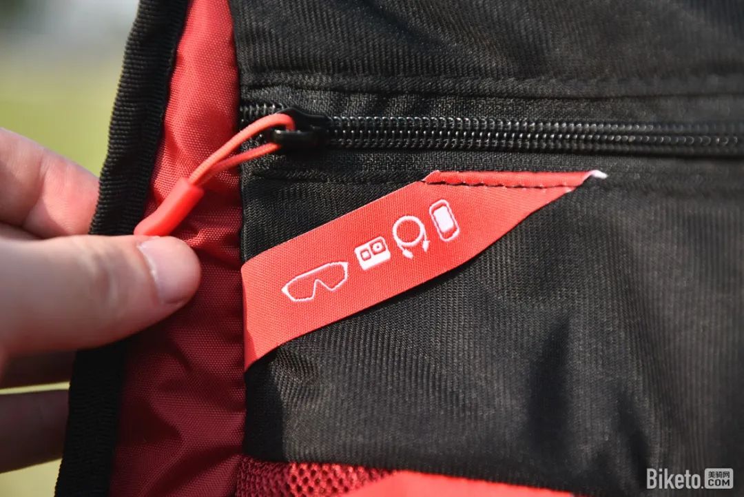 迪卡侬xc骑行背包,迪卡侬骑行背包推荐公路车