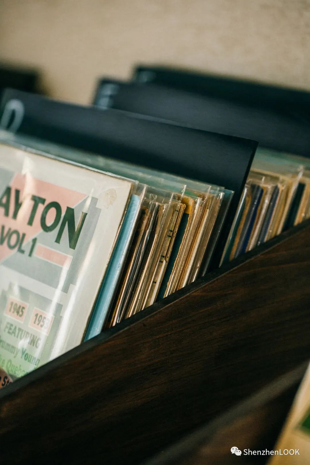 LOOK|深圳「黑胶店」，4家复古唱片行