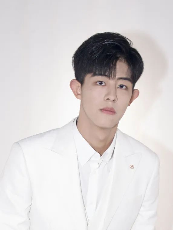 尼龙校草｜你的夏日运动场，就差这位复旦排球队帅哥朱启航了