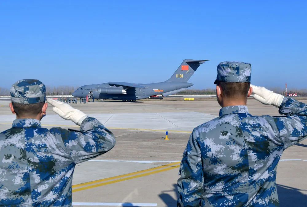 抗击疫情风雨无阻我们在行动,风雨无阻防疫必胜