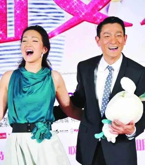 刘德华59岁身材,60岁刘德华笔挺的身材