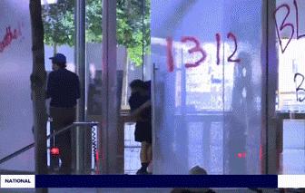 朋友圈画风突变！“黑人朋友”代购乱入？摆地摊卖LV、GUGGI？