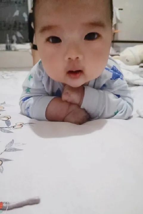 军娃对军爸的想念,军娃在军营唱我的爸爸