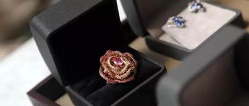 警惕!微信朋友圈“7不晒”:快去查查,晒了赶紧删掉