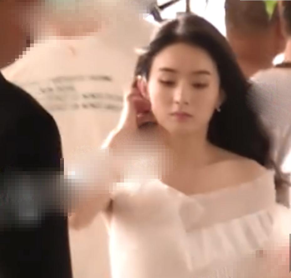 赵丽颖产后现身穿着十分朴素低调,赵丽颖产后复出脸型变化