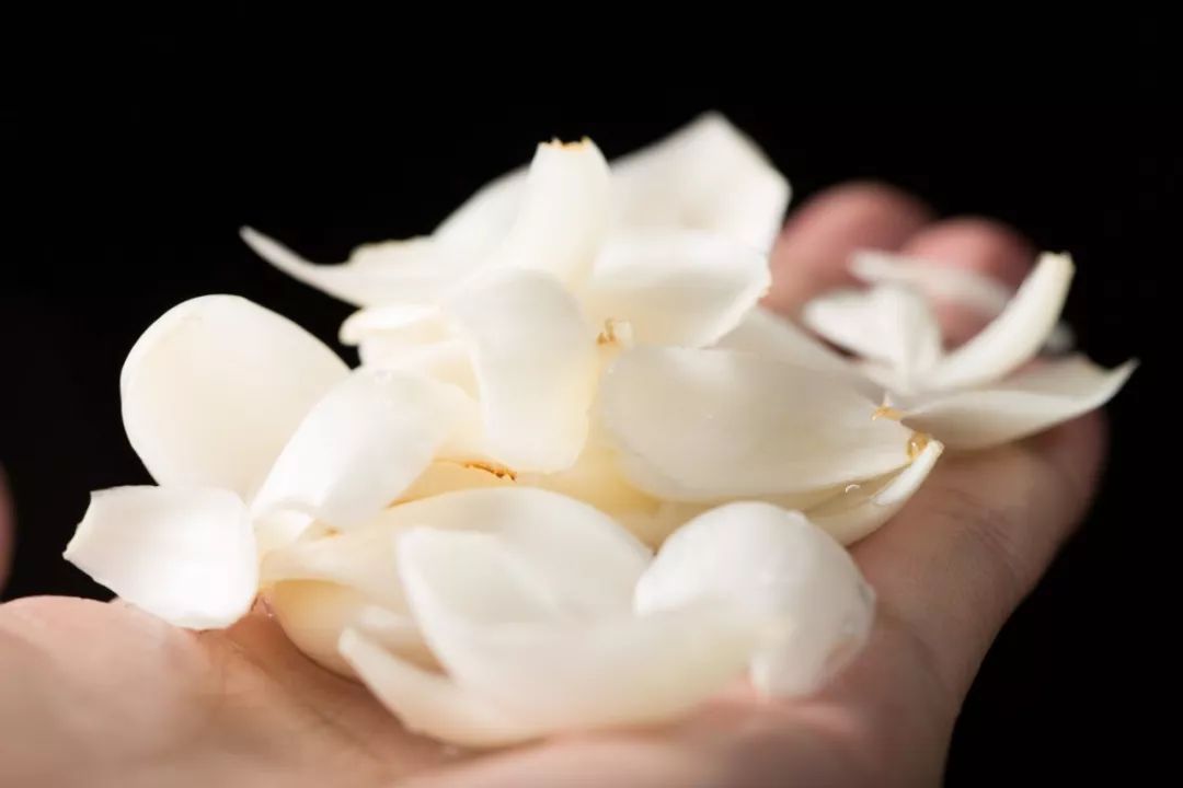 喉咙干痒咳嗽吃梨有效果吗,咳嗽有痰喉咙痒最快的方法润肺