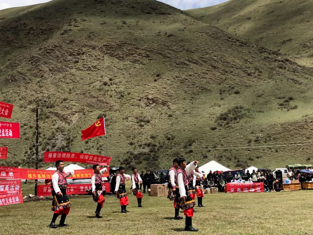 甘孜县寓教惠民“套餐”送到海拔4500米虫草山上