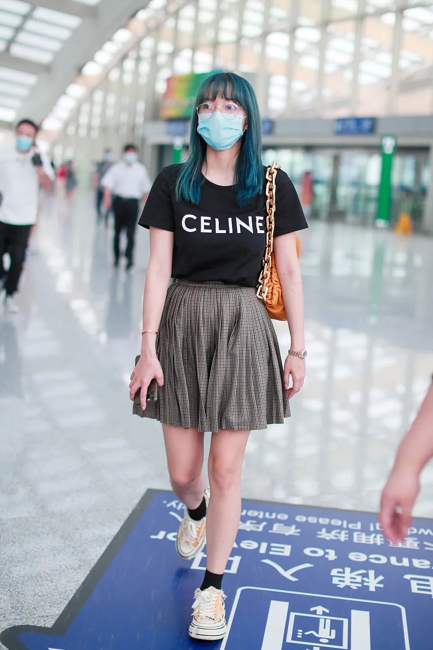 戚薇杨颖撞衫,戚薇撞衫江疏影