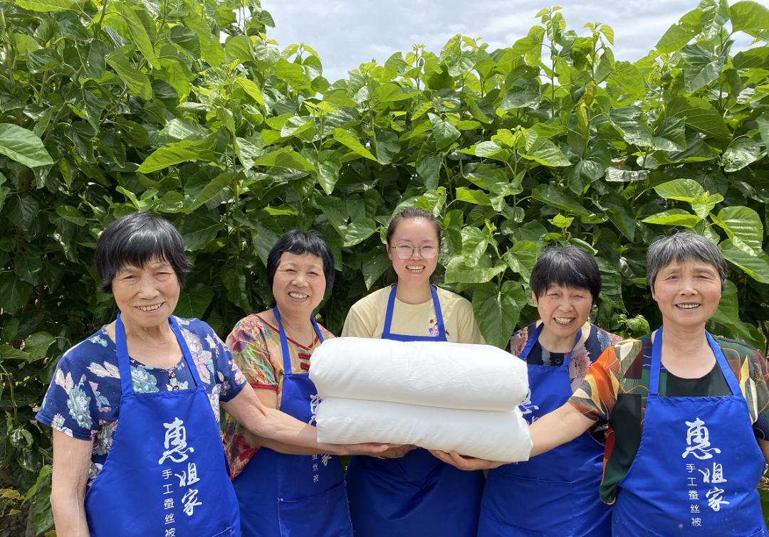 轻松两招带你揭开蚕丝被的真面目,蚕丝被最近新闻