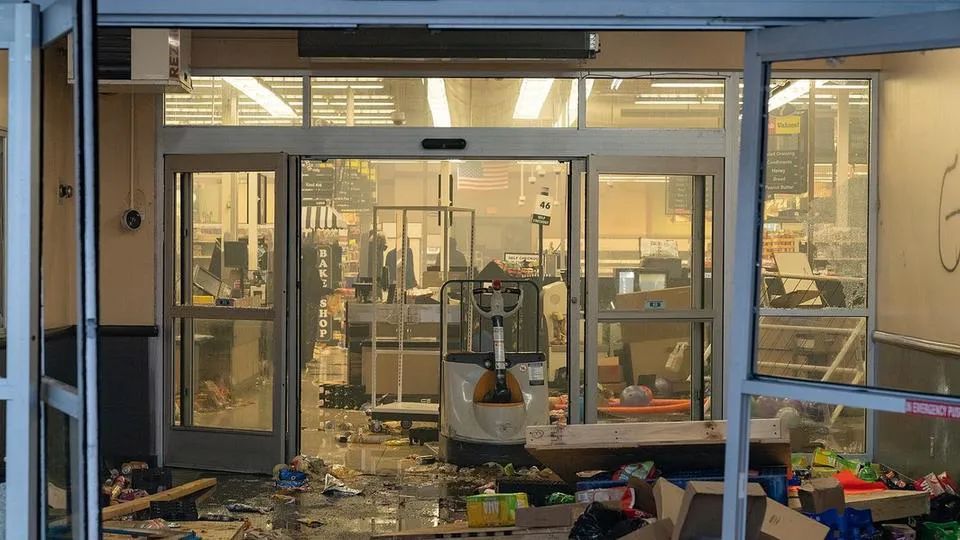 每周艺术资讯|白宫前大型绘画为*权人**发声,首尔疫情二次来袭