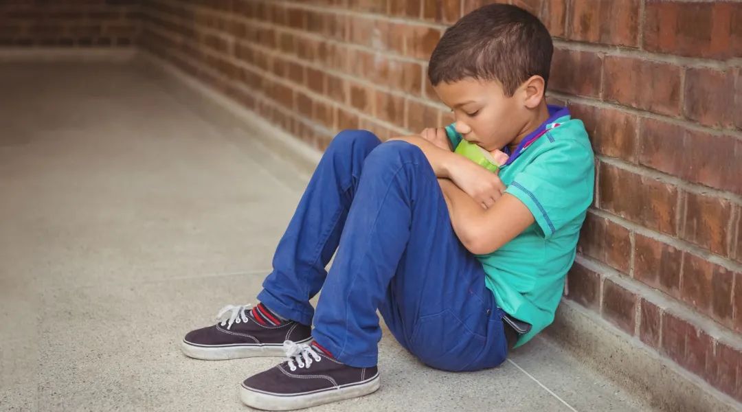 6岁女孩钢钉穿膛,6岁女孩被钢钉穿过视频