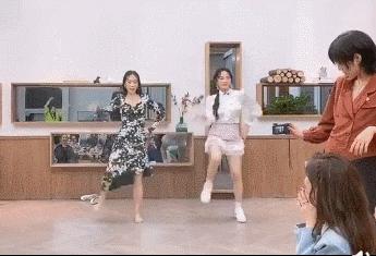 出道即巅峰，拿奖拿到手软，业务没得挑歌红人不红的她还能翻身吗