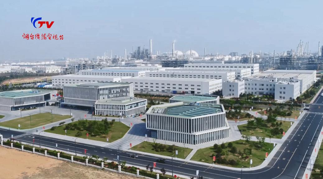 跟着干部视察工作,跟着领导们参观应该站在哪里