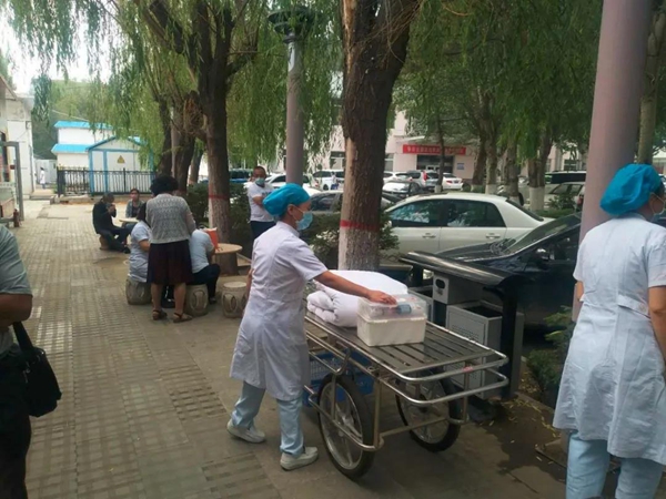 包头铁骑交警开路救人,包头火车站救人