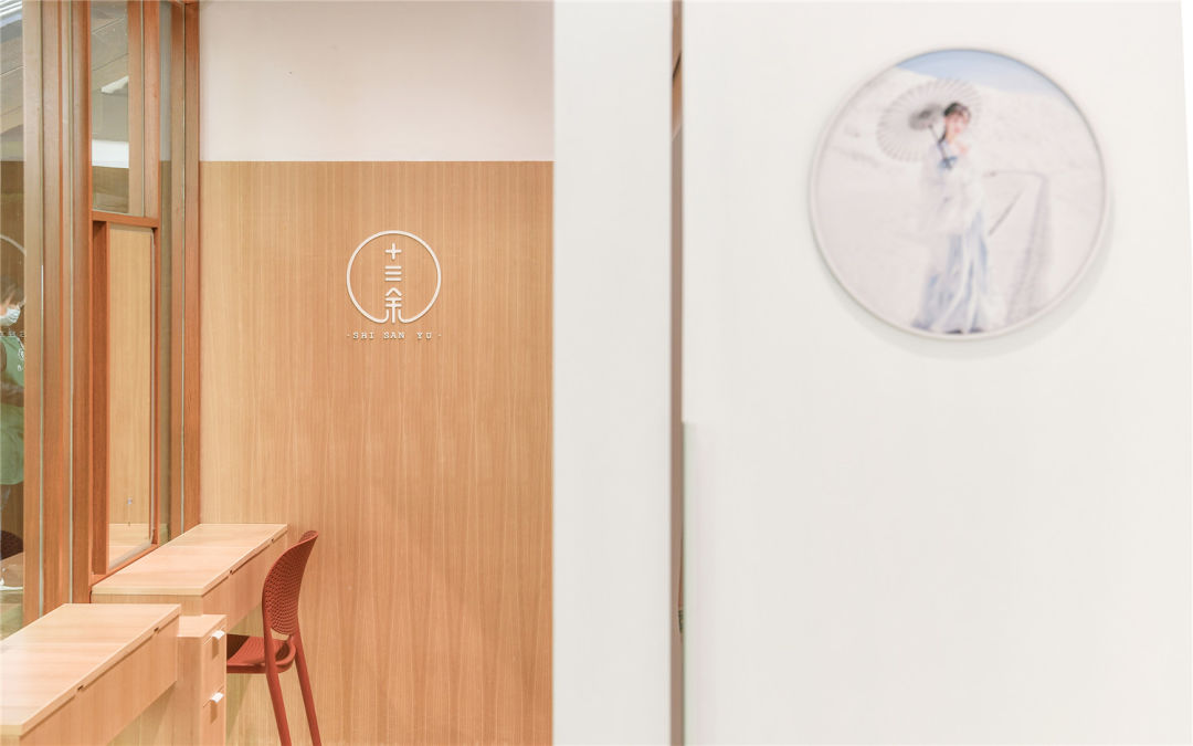 西湖边有汉服体验店吗,西湖旁边的汉服体验馆在哪