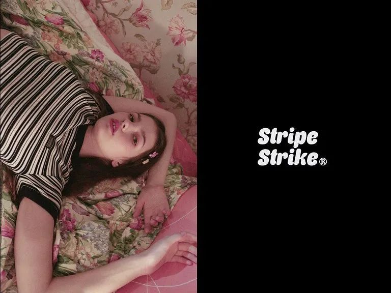 blackpink泫雅摆尾,blackpink全员观看泫雅舞台