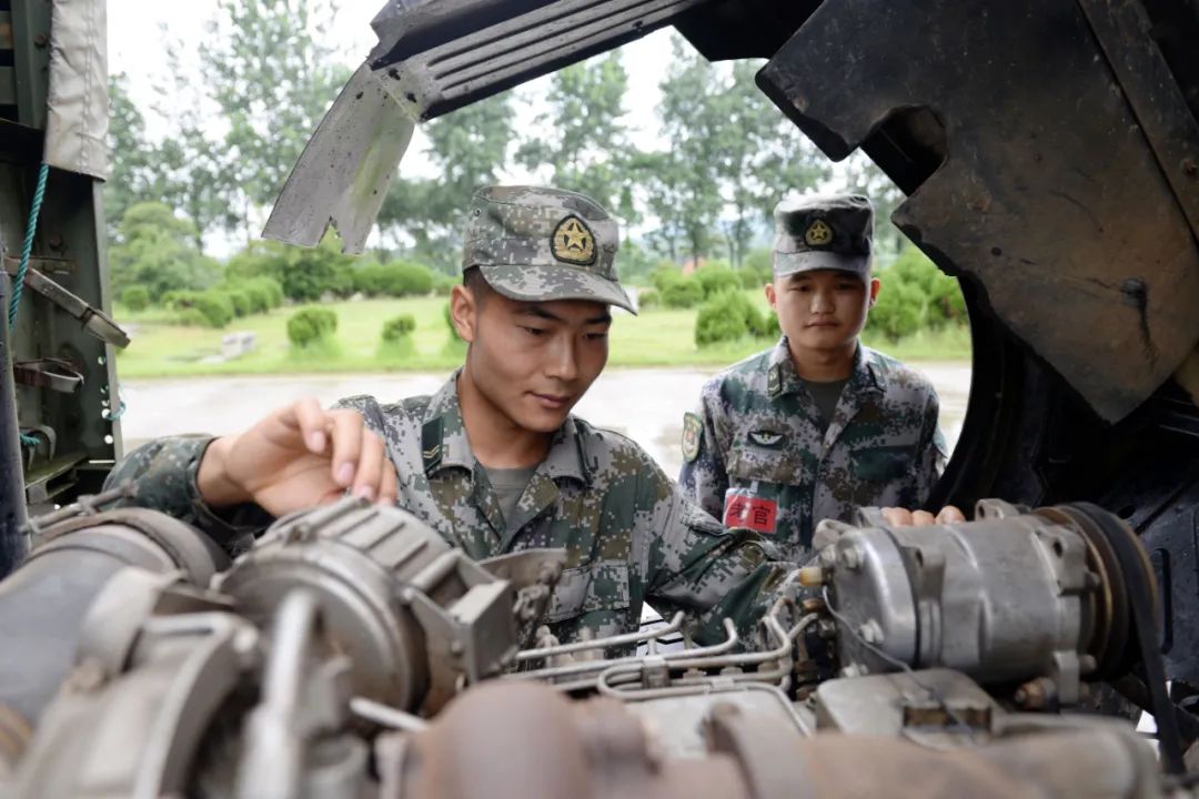 关注｜军车直选驾驶员是如何考试的？图片来了