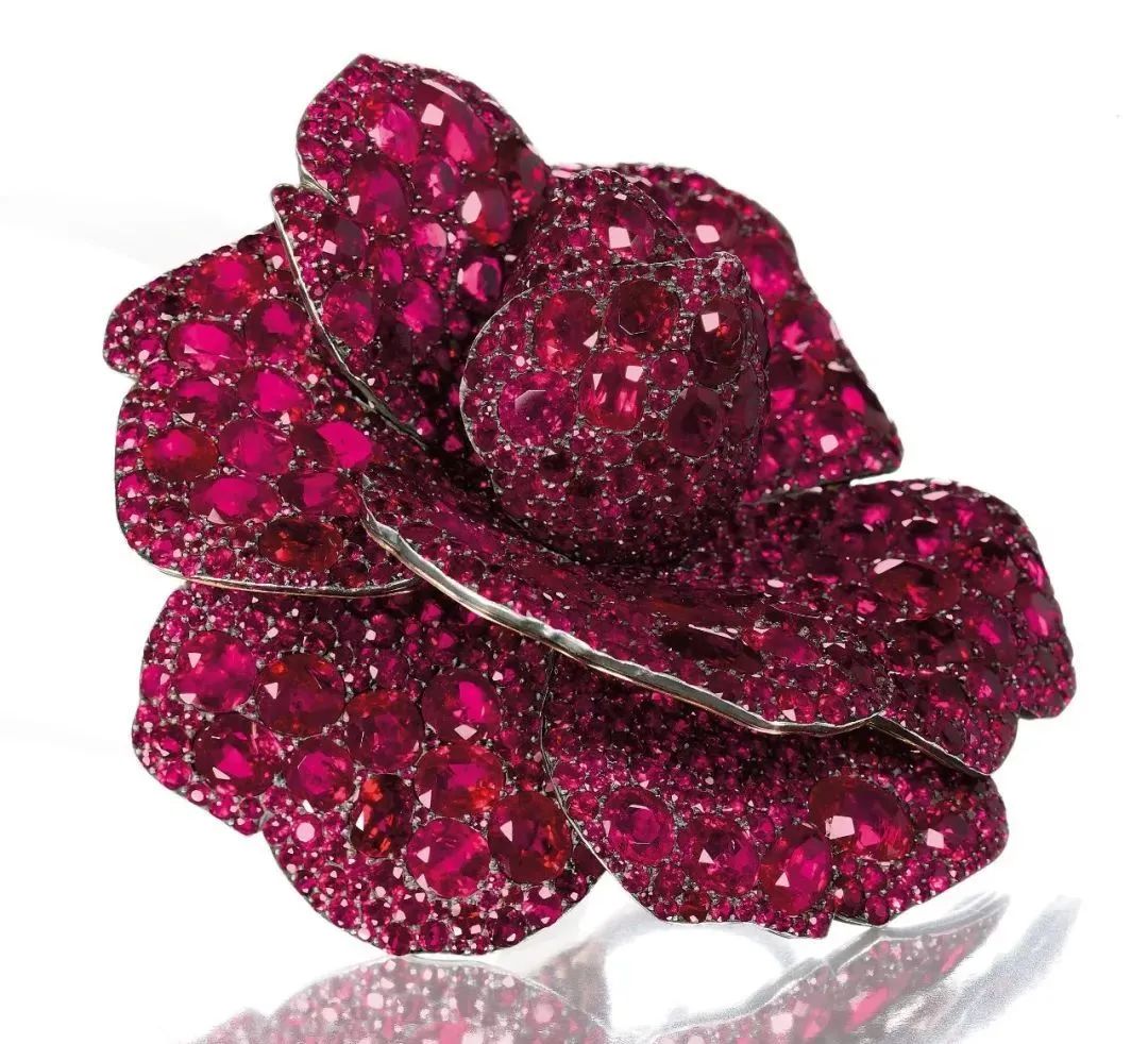 这个热血夏日,红宝石“拍了拍”你「江南收藏•珠宝世界」