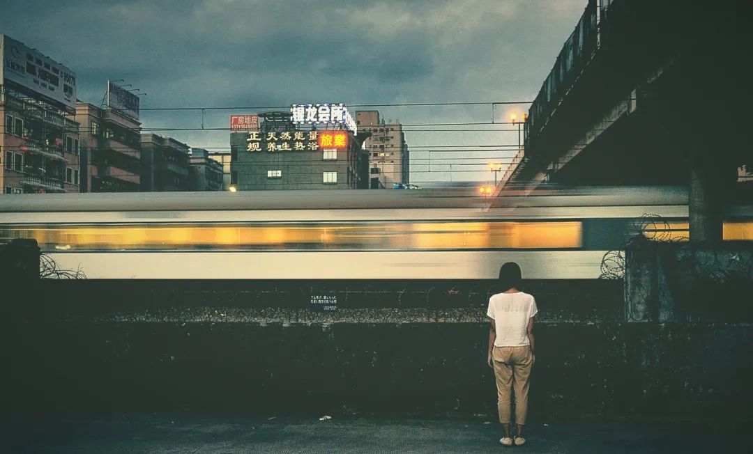 大学生做虚拟男友月入上万,红杉IDG纷纷入局,年轻人的孤独值多少钱?