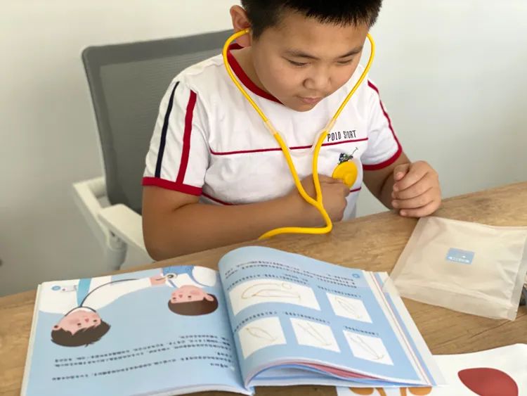 自从入了这个盒子，娃就沉迷于当医生、做手术，完全不理我