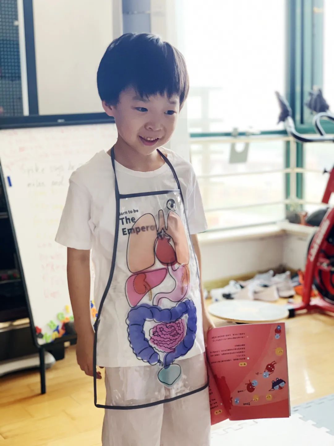 自从入了这个盒子，娃就沉迷于当医生、做手术，完全不理我