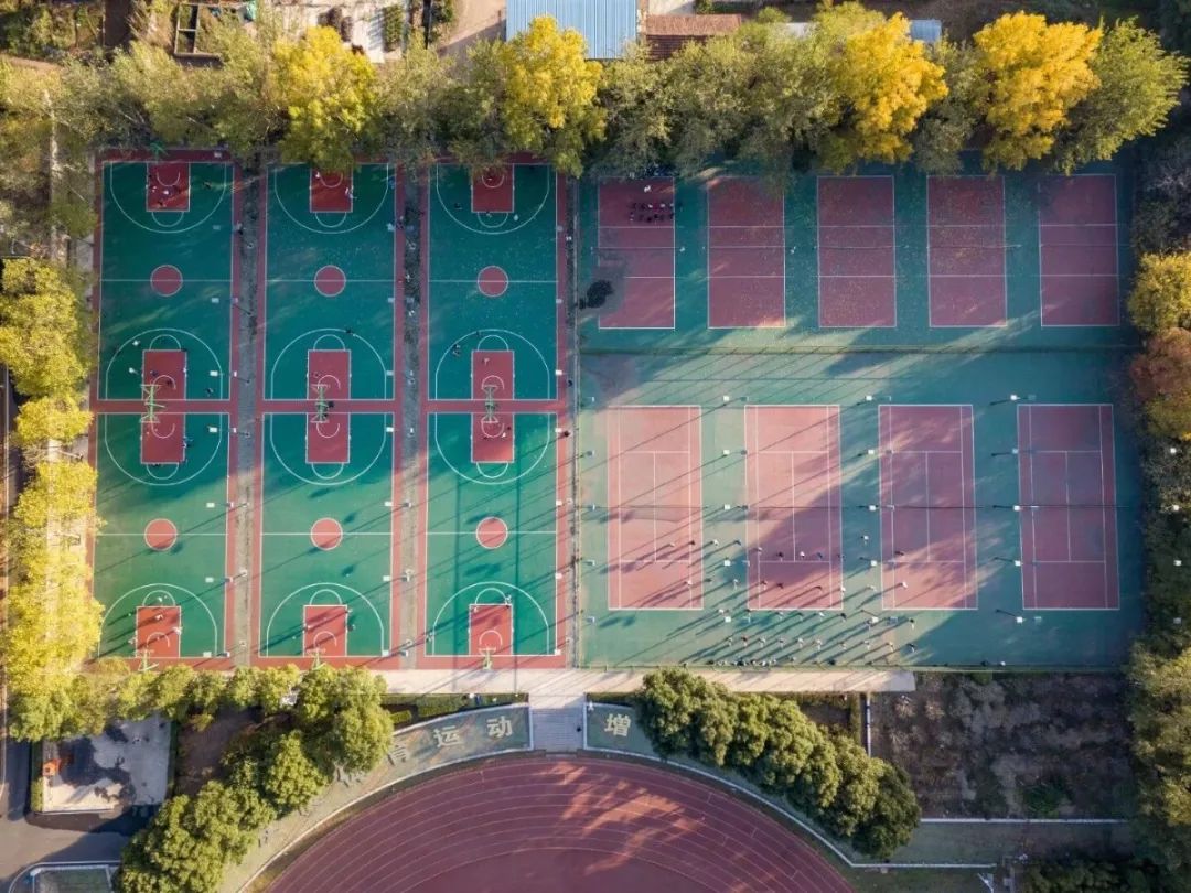 你好这里是成都翻译英文,你知道武汉商学院么