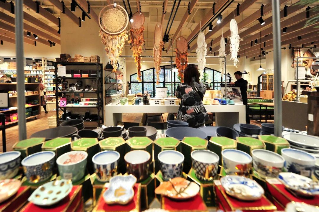 日本杂货店，入华慢慢走