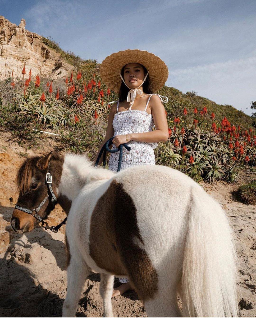 王一博虞书欣芒果台,王一博穿几款防晒衣