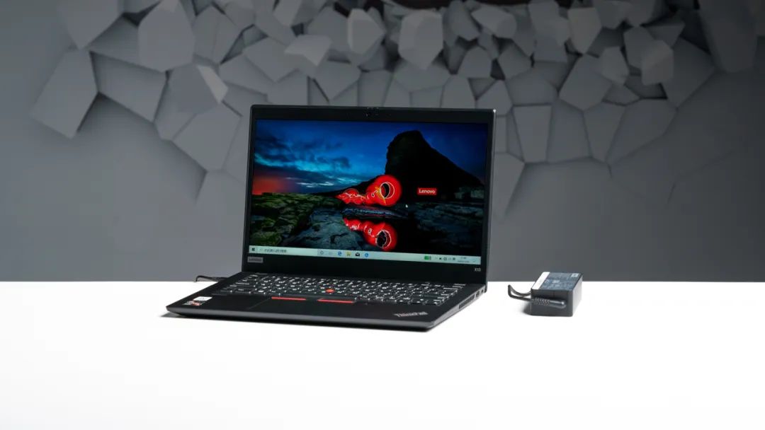 聊一款配置极高的薄型笔记本,聊一台真正的轻薄笔记本